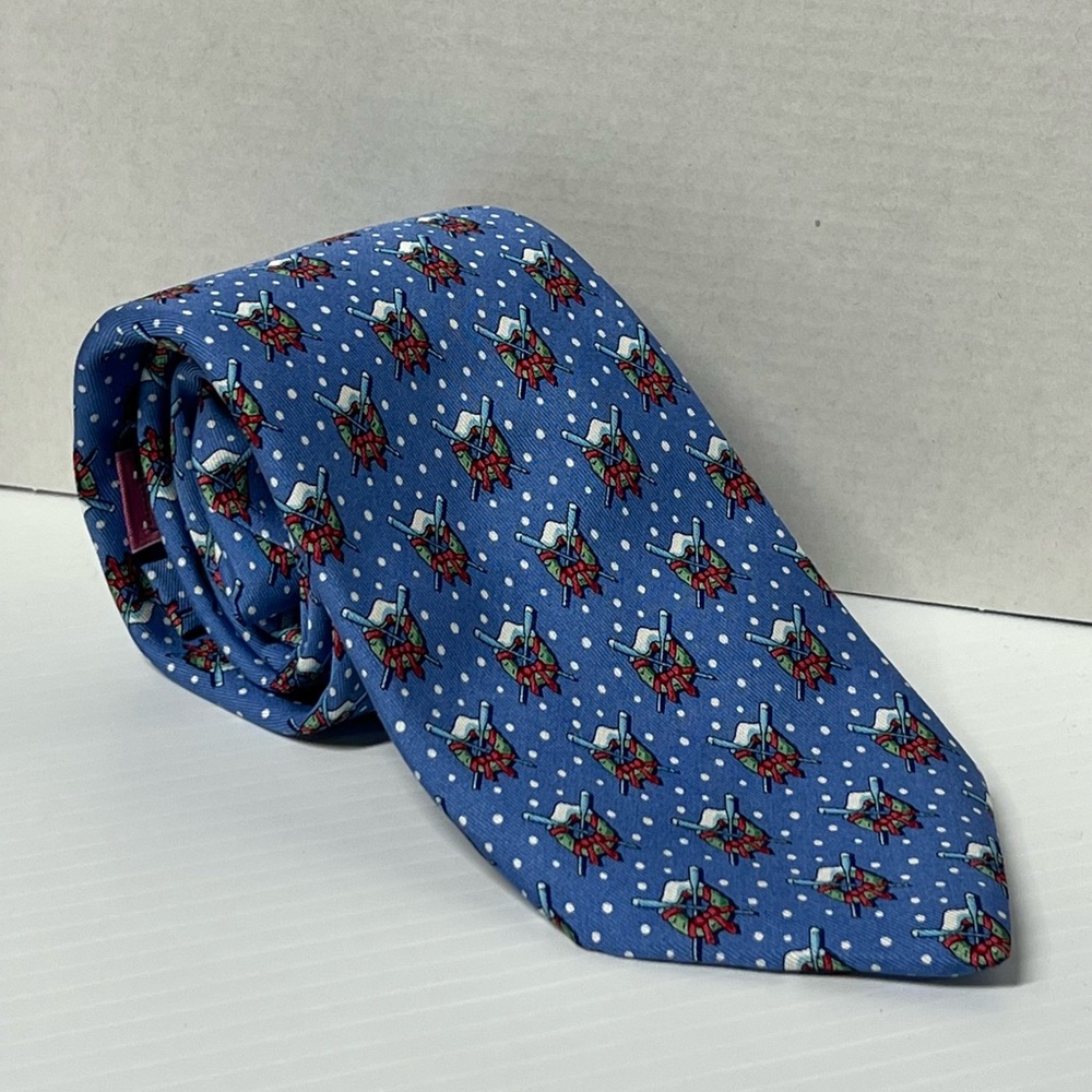 Vineyard Vines Wreath print, imported silk tie